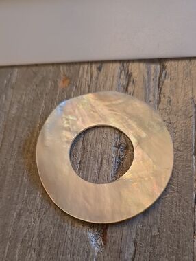 Mother-of-Pearl Ring Pedant - Iridescent Cream Pedant